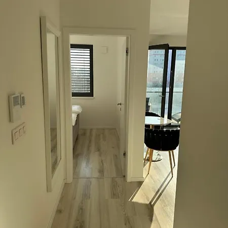 Ein Park With Free Parking Apartament *