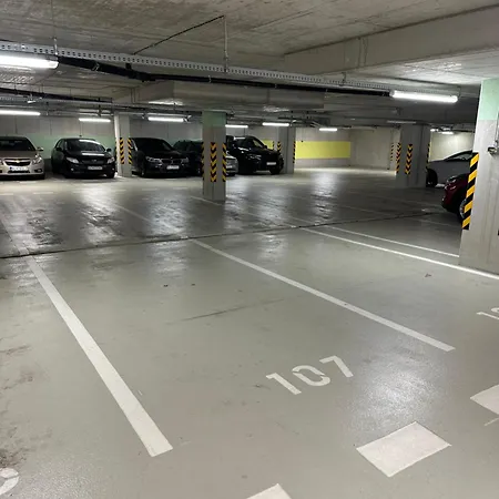 Ein Park With Free Parking Apartment